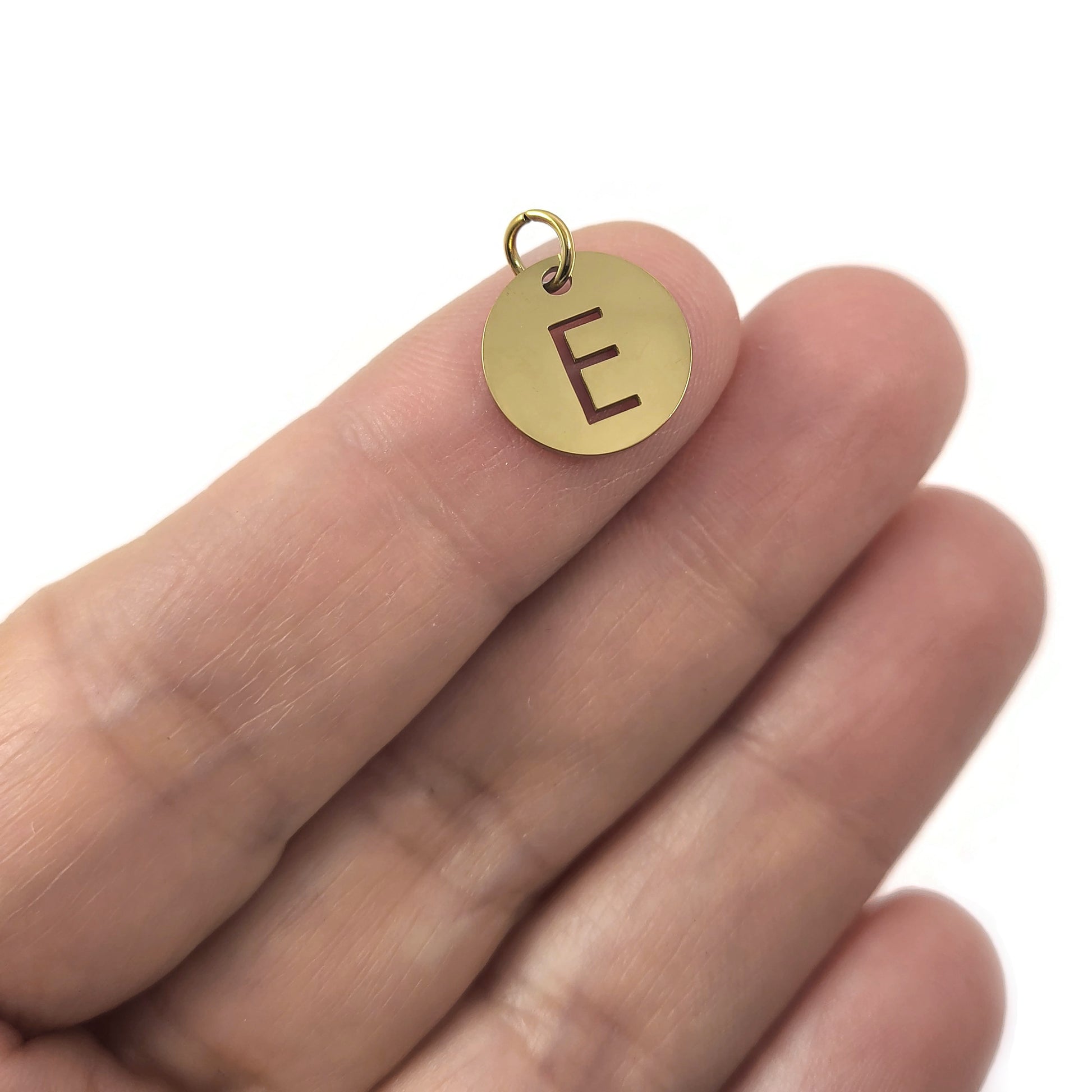 Breloque initiale ronde or en acier inoxydable