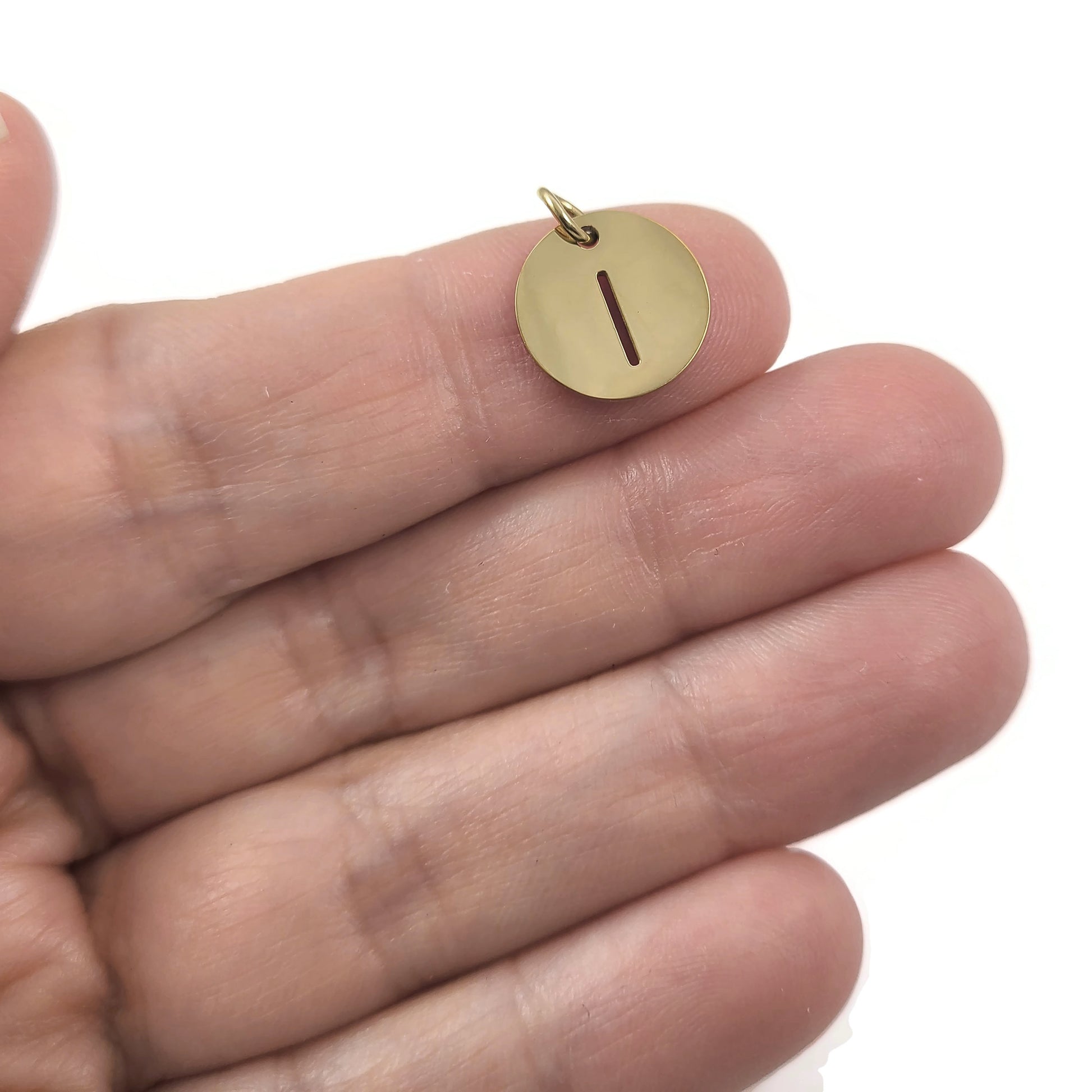 Breloque initiale ronde or en acier inoxydable