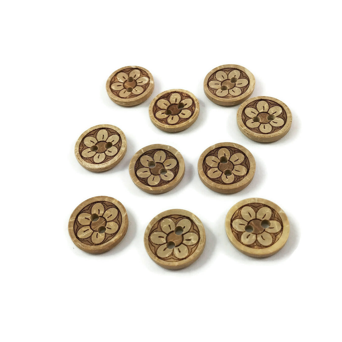 10 Coconut Shell Buttons 13 or 15mm - Daisy Flower