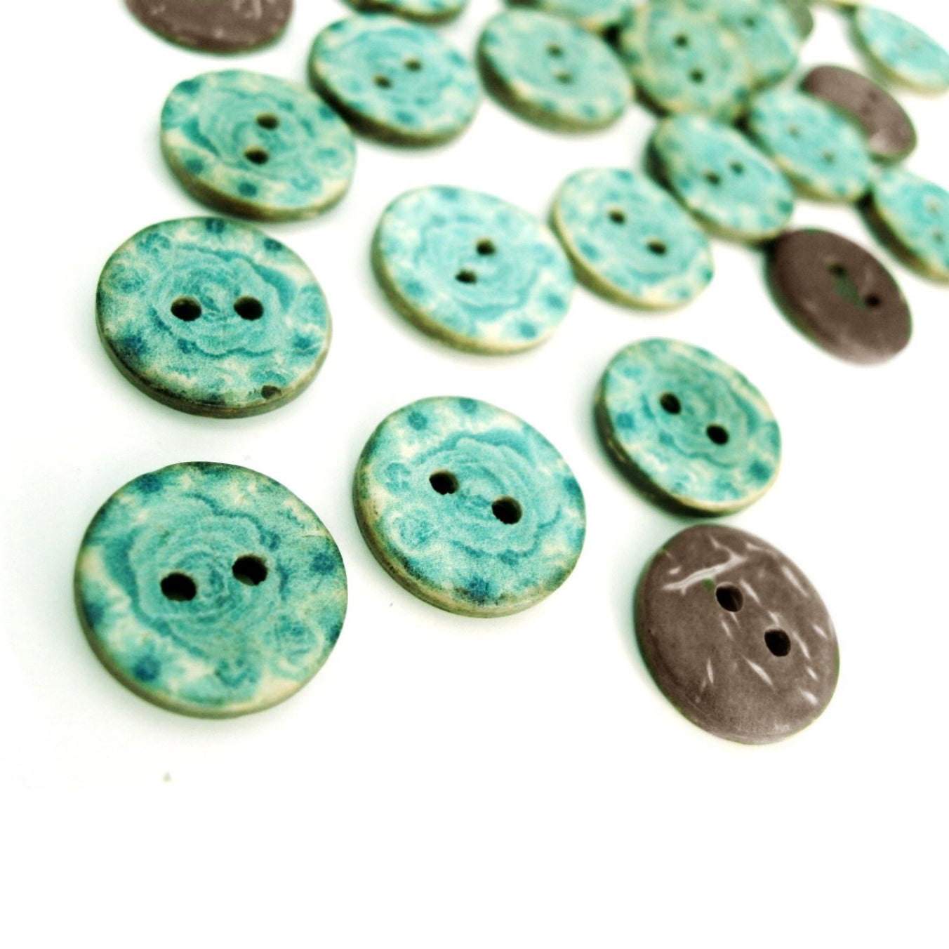 6 Coconut Shell Buttons 15mm - Aqua Blue Pattern