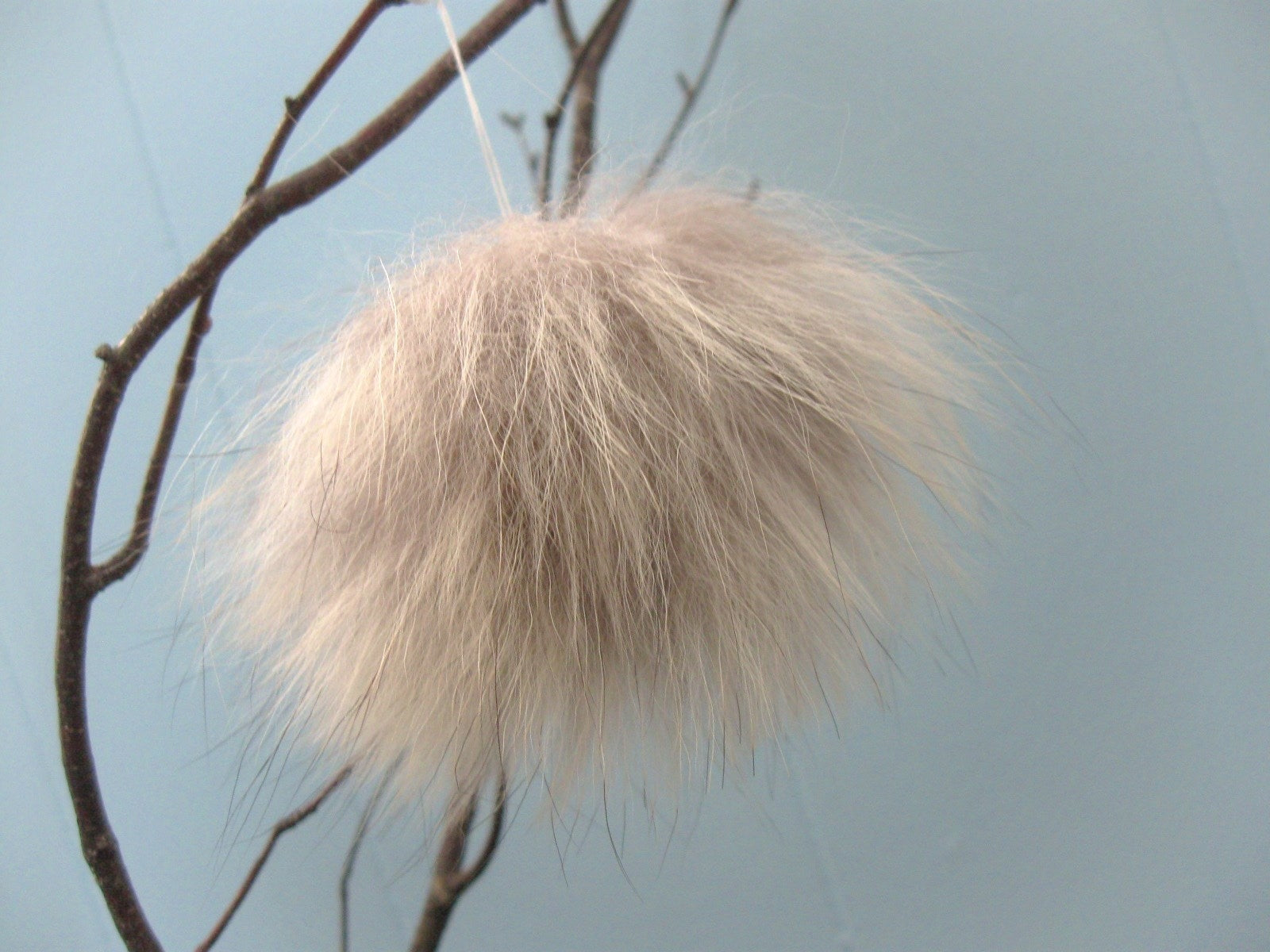 Make a pompom with recycled fur
