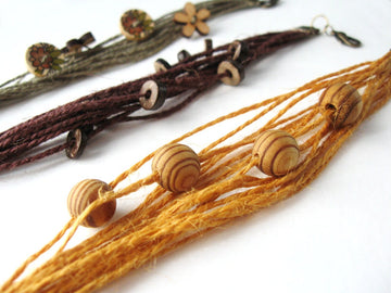 Jewelry tutorial: making natural cord bracelets with wooden beads and buttons