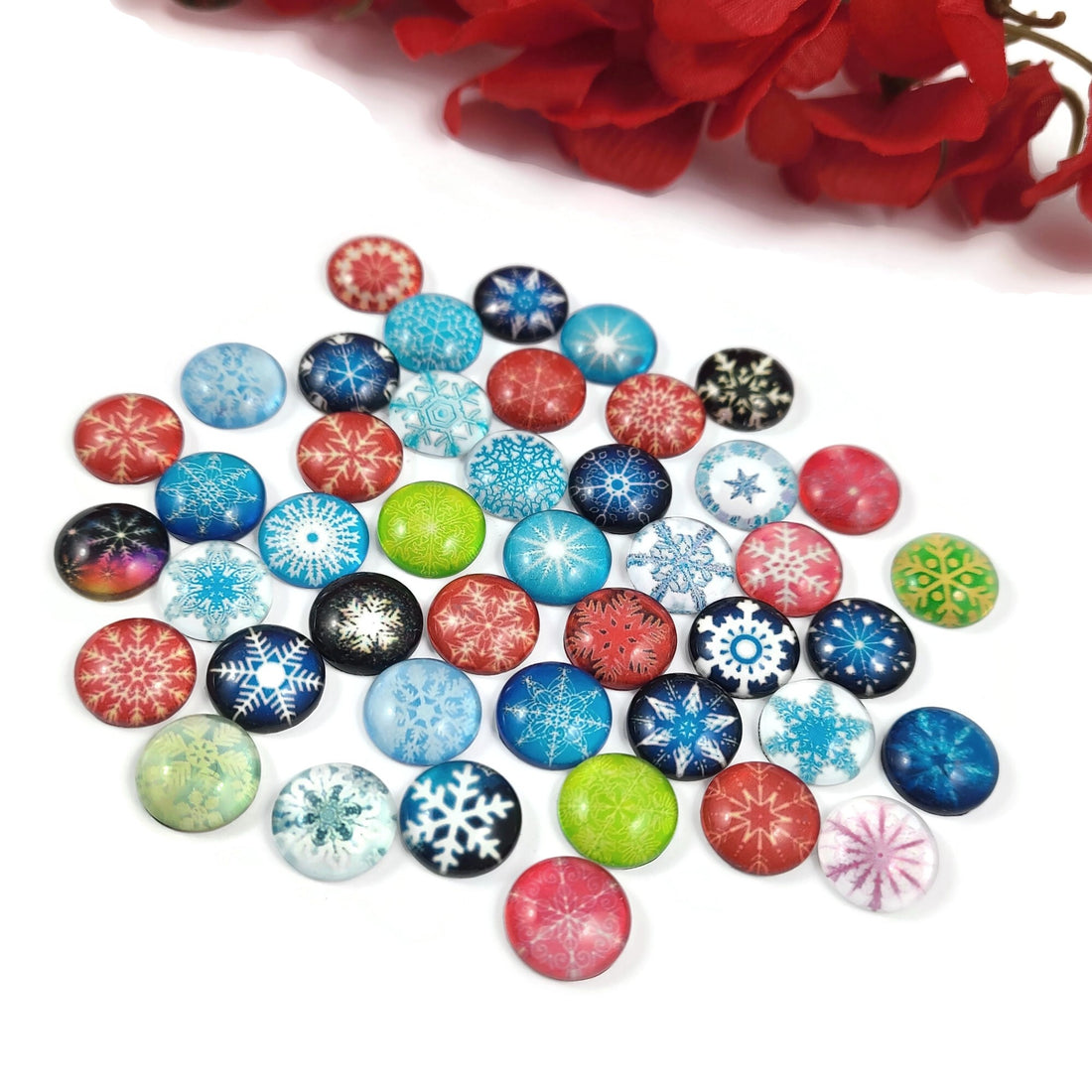 Set of 50 mixed snowflake 12mm glass cabochons