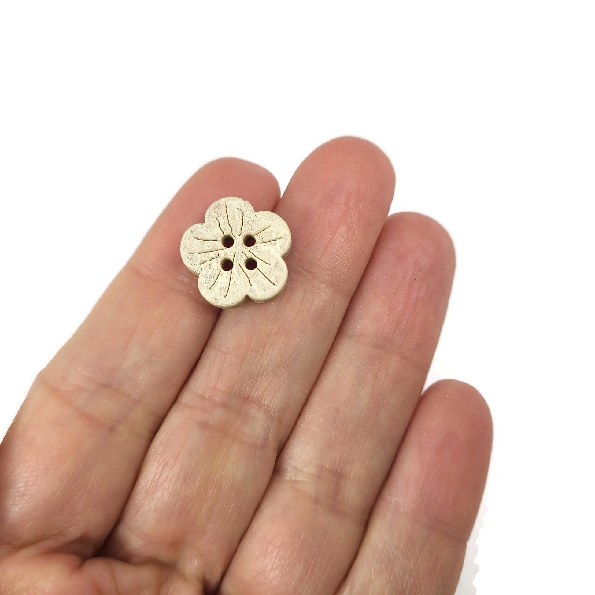 6 Boutons en bois de coco blanc en forme de fleur