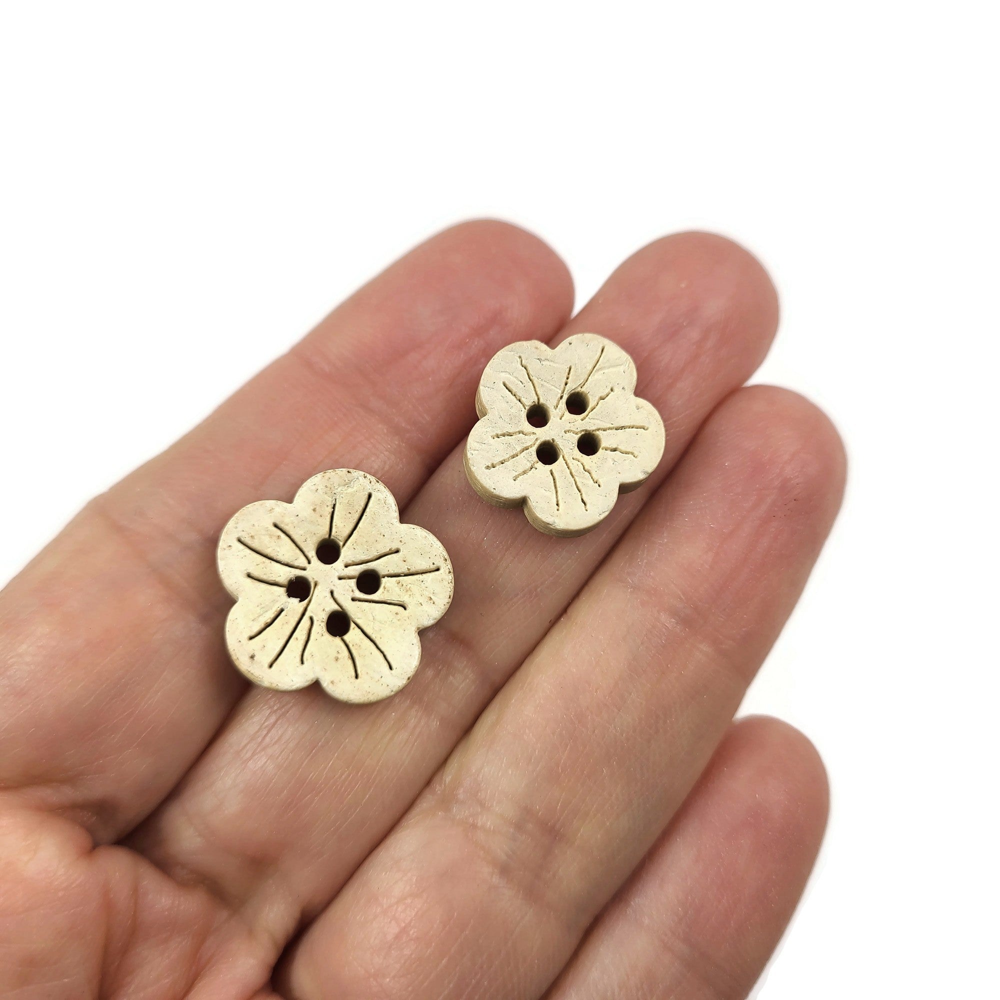 6 Boutons en bois de coco blanc en forme de fleur