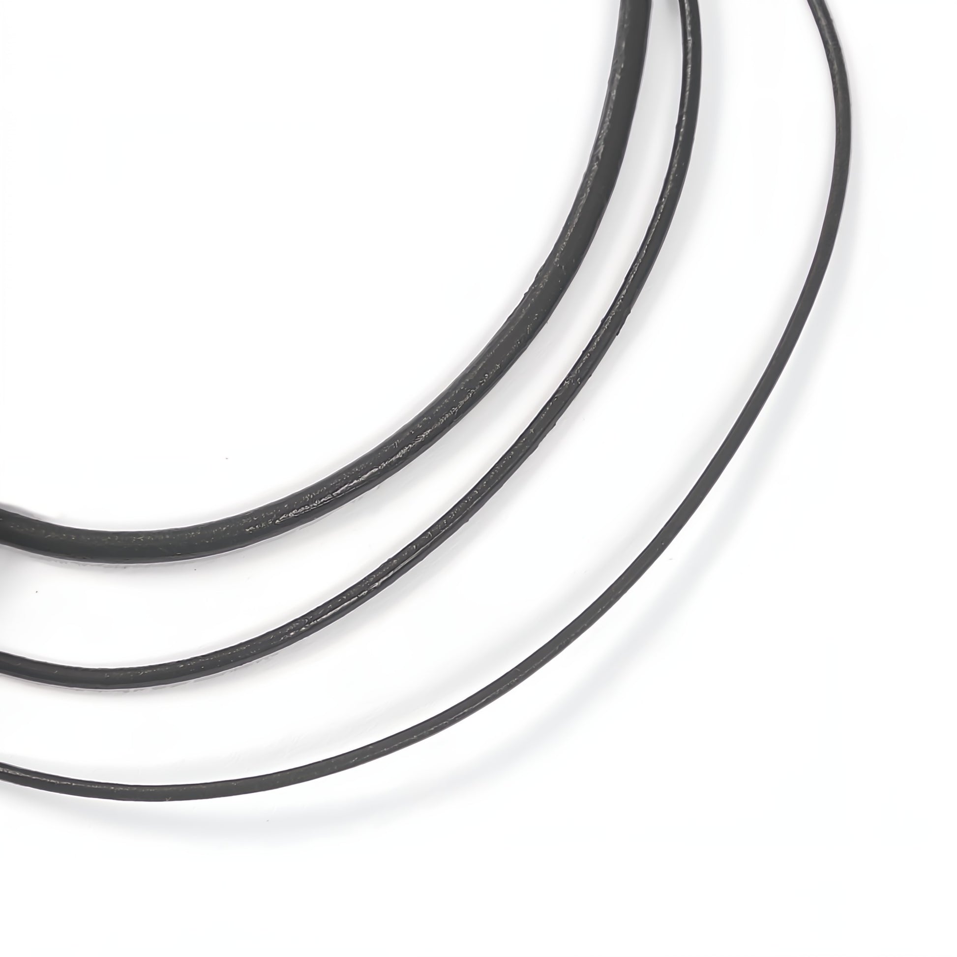 1 collier en cordon de cuir avec rallonge et fermoirs en acier inoxydable