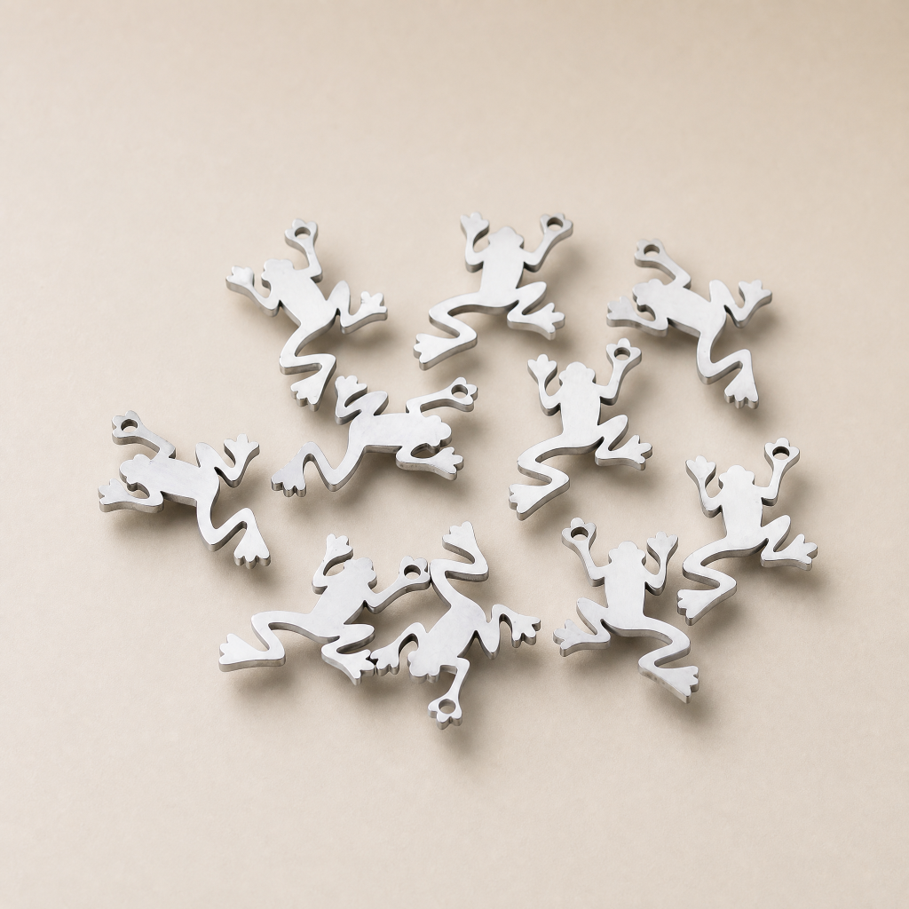 2 breloques grenouilles en acier inoxydable 13x10mm