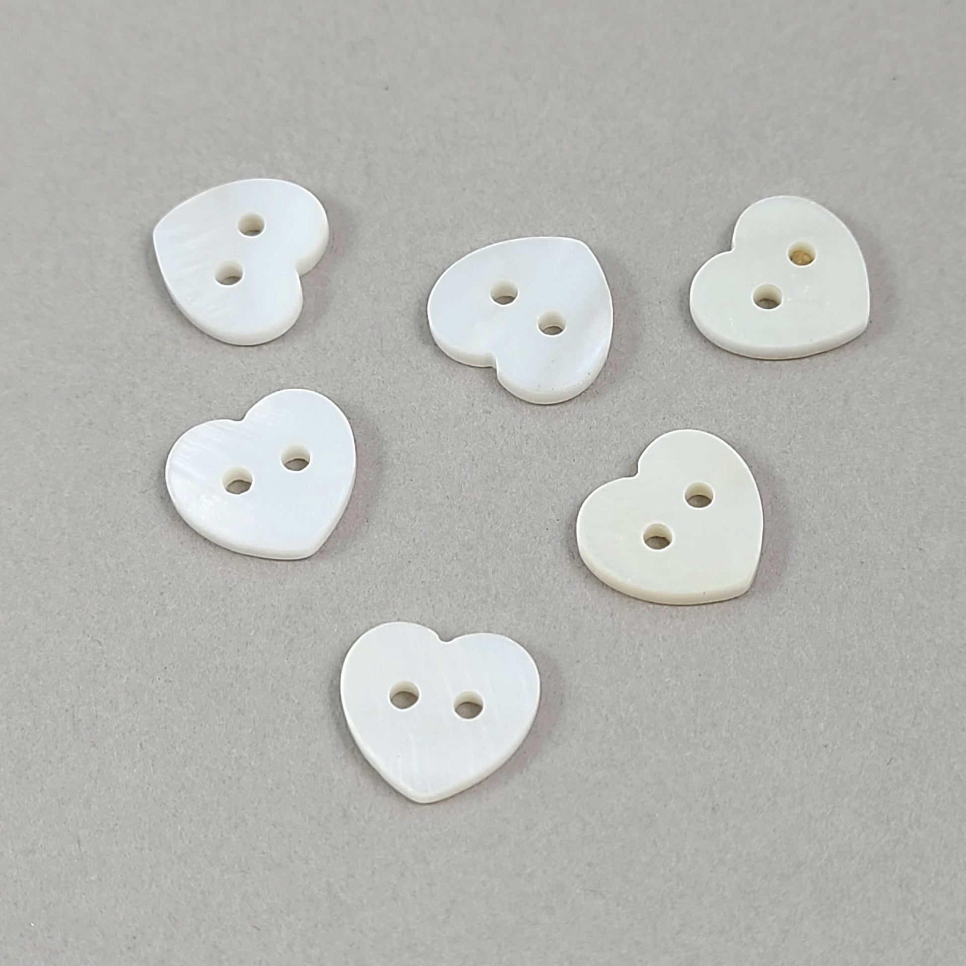 6 Bouton coeur en nacre naturel 11mm