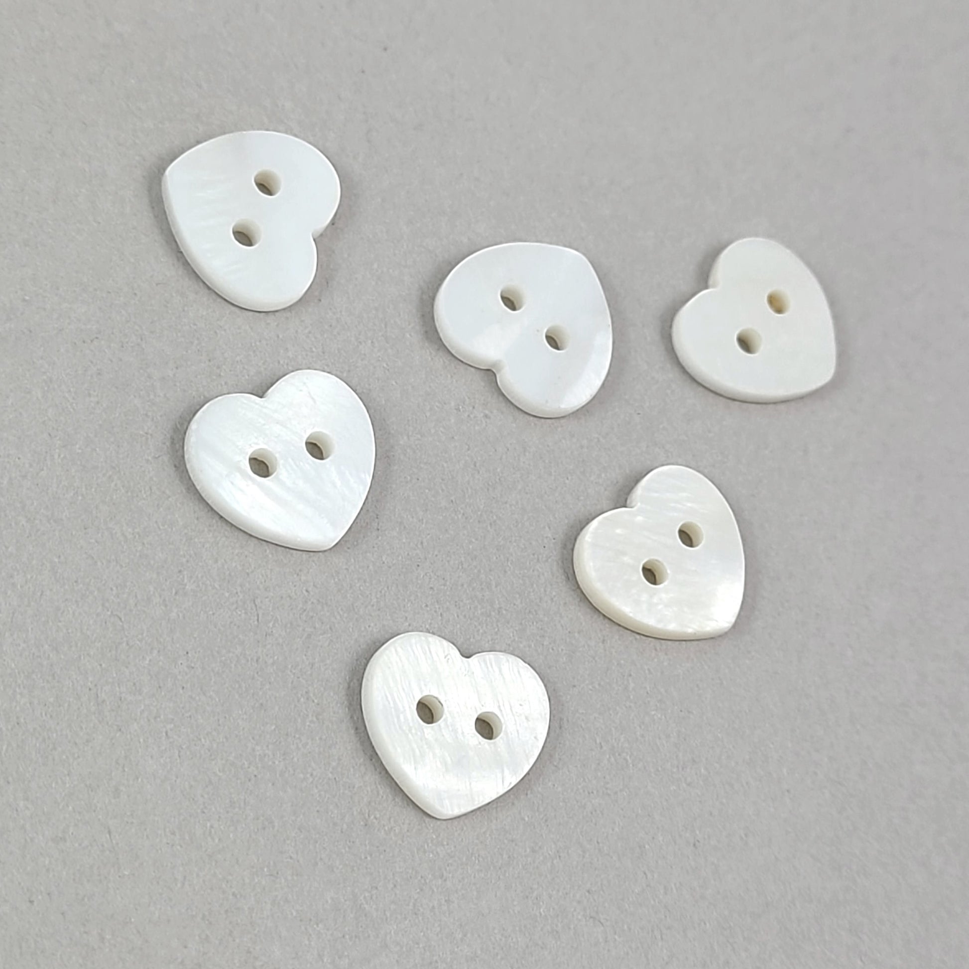 6 Bouton coeur en nacre naturel 11mm