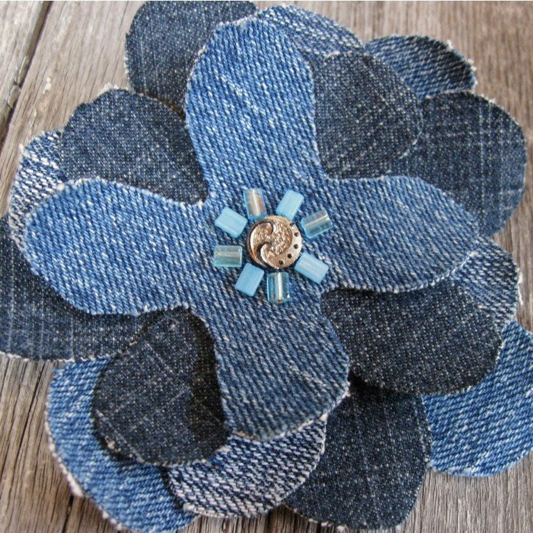 Making flowers with jeans – sewing pattern and DIY tutorial