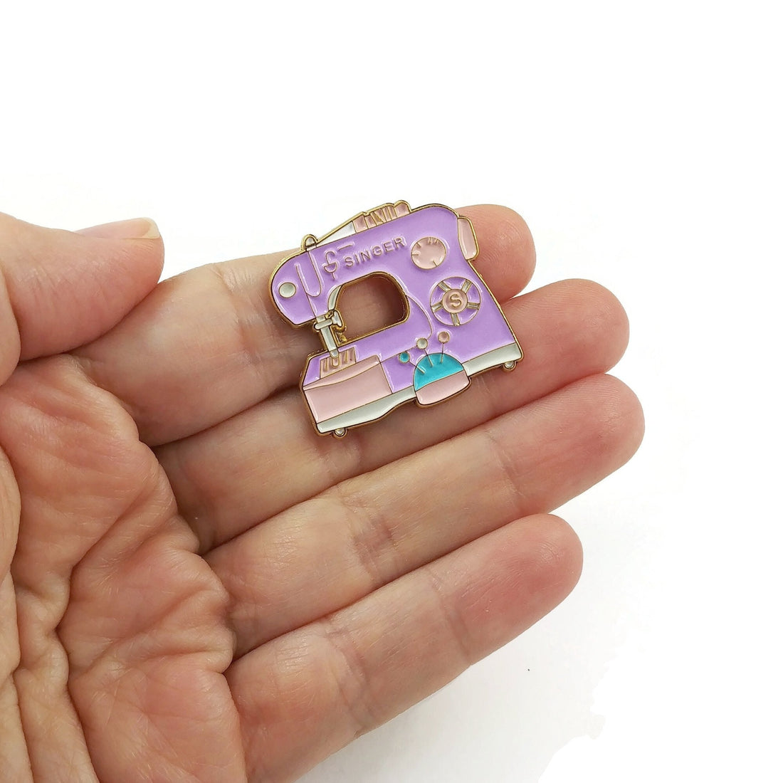 Sewing machine enamel pin, Sew lover brooch, Cute gift for her