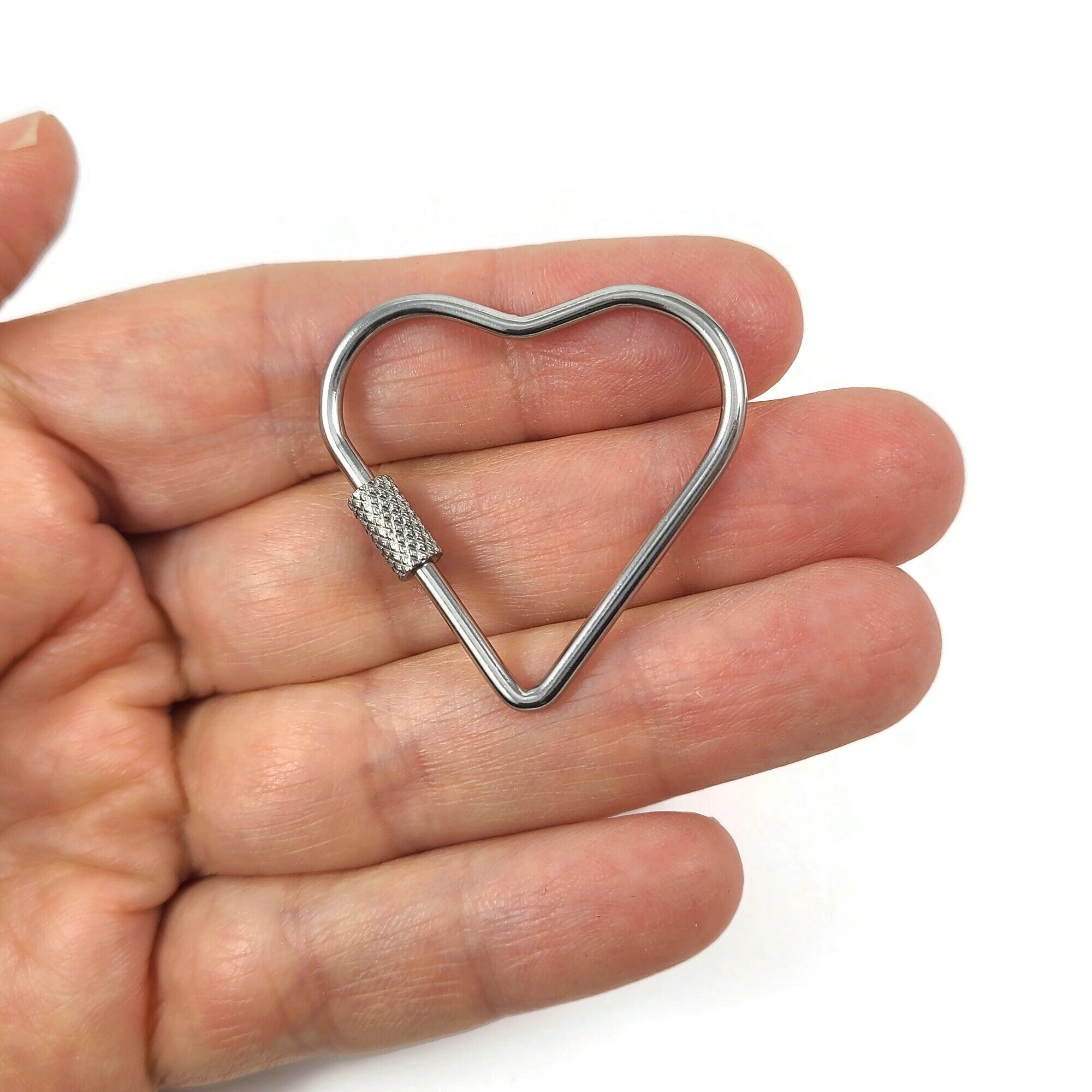 アクセサリー HUMAN MADE HEART CARABINER Human Made - Heart Carabiner | HBX - Globally Curated