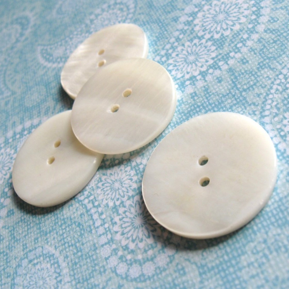 Iridescent Buttons White Pearly Finish 20mm a Set of 6 -  Canada