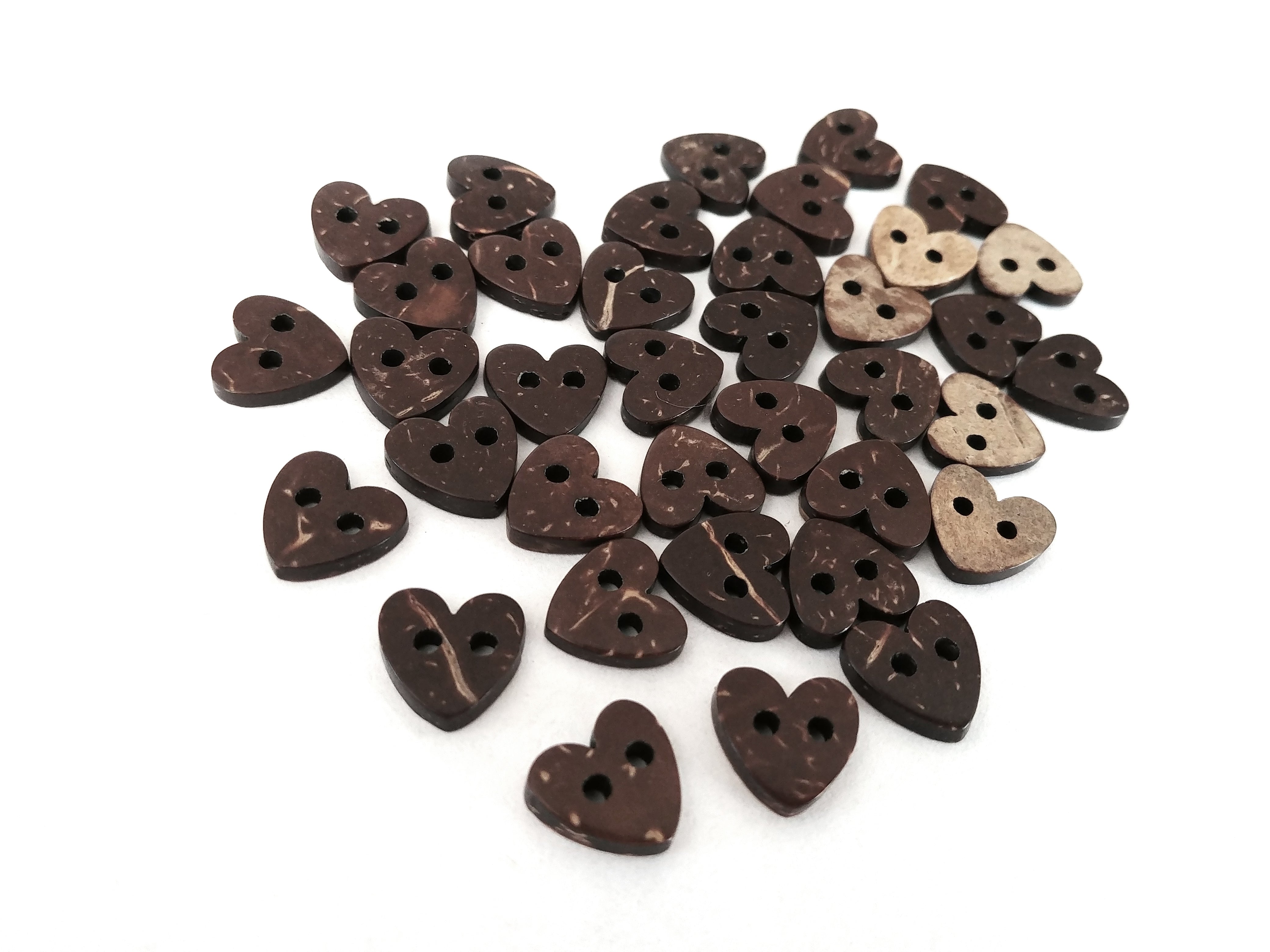 Petits boutons en bois de coco 10mm - Coeur