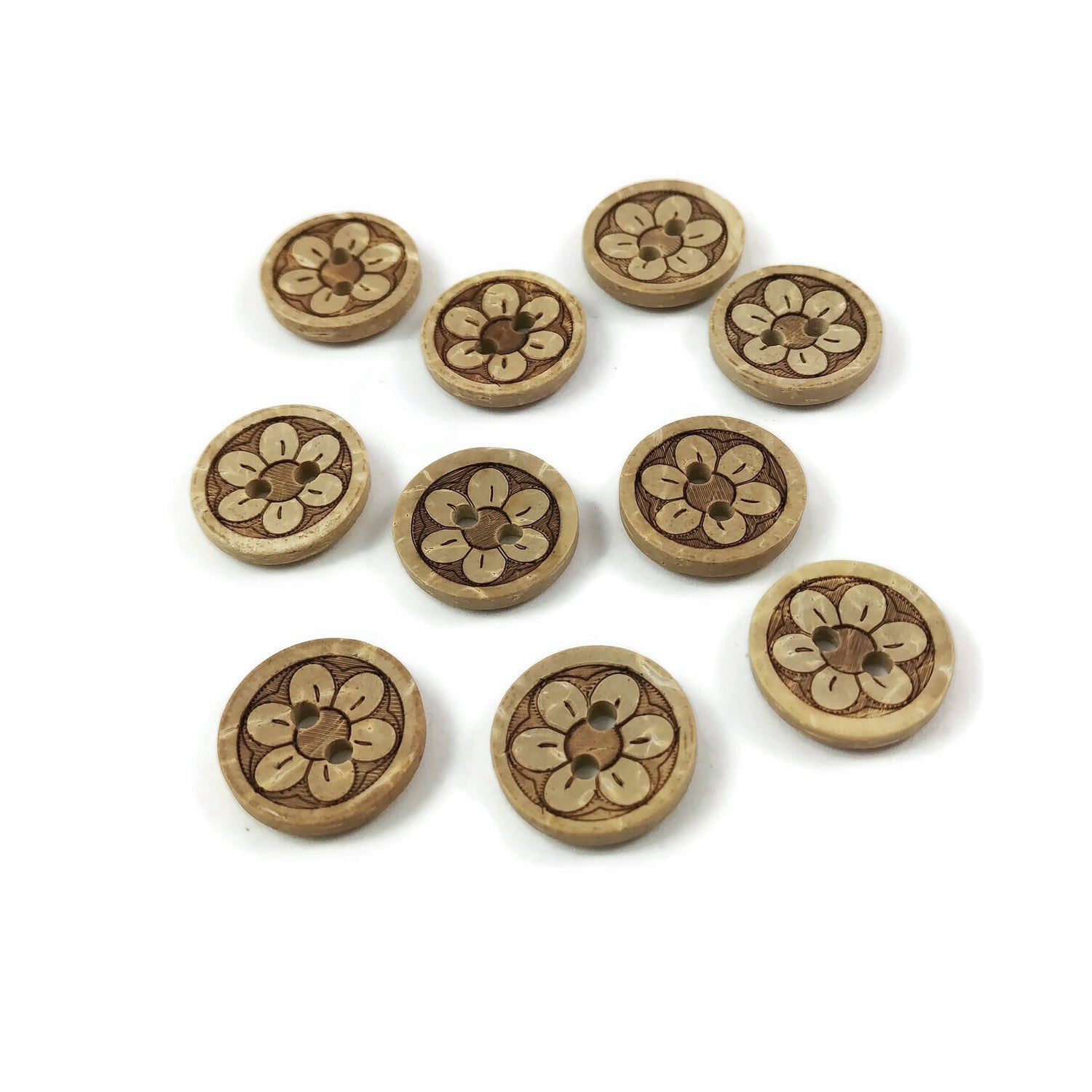 10 Coconut Shell Buttons 13 or 15mm - Daisy Flower