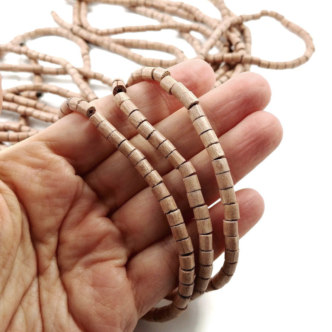 Perles mini tubes en bois de rose naturel 5mm