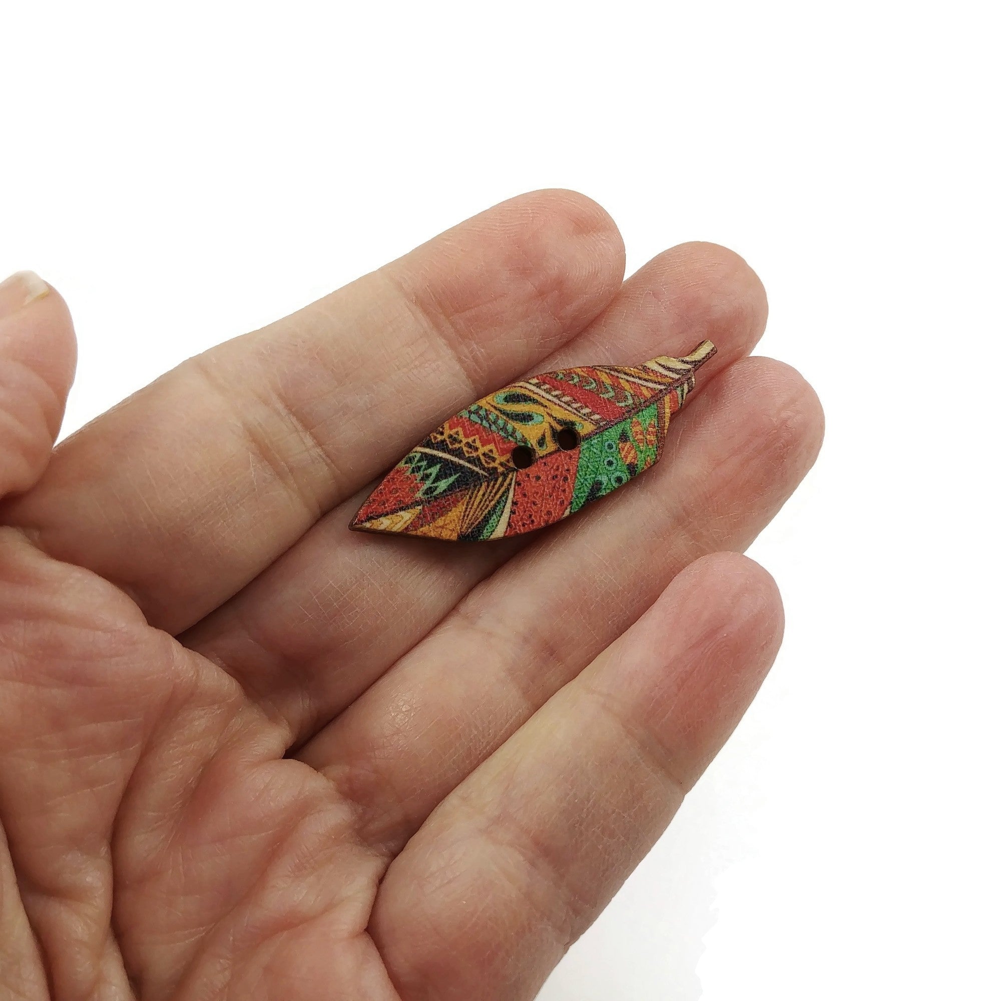 6 Boutons plumes indiennes couleurs variées - lot de boutons en bois 40mm