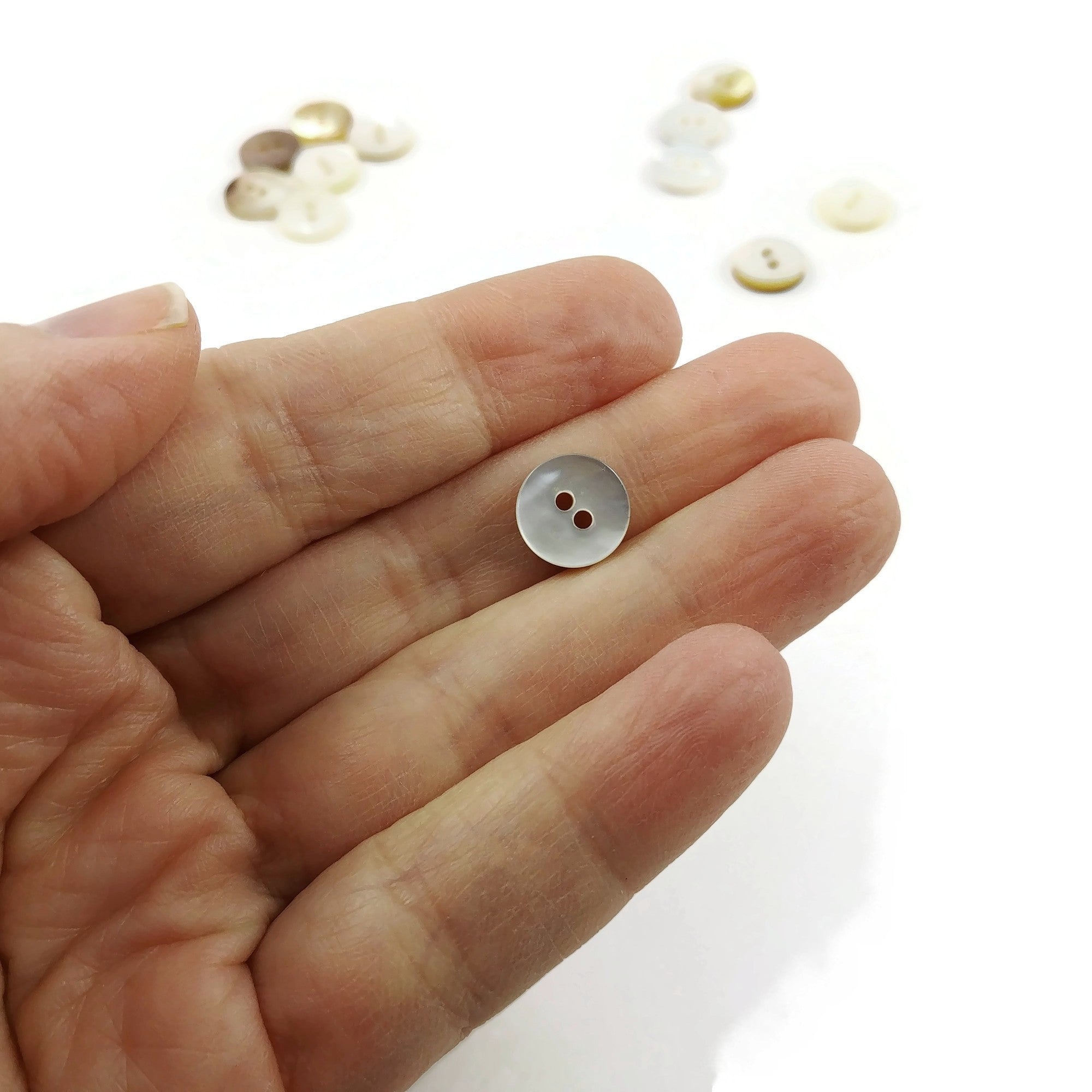 Bouton en nacre véritable 10mm - ensemble de 6 boutons gris et noir