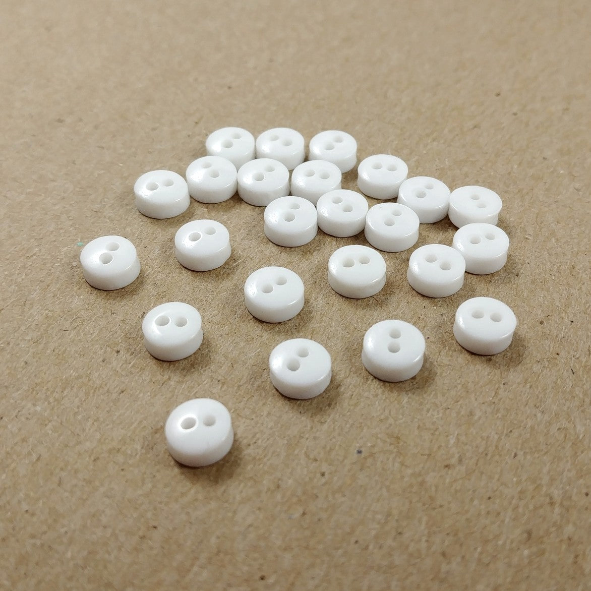 Toggle buttons white 20mm a set of 10