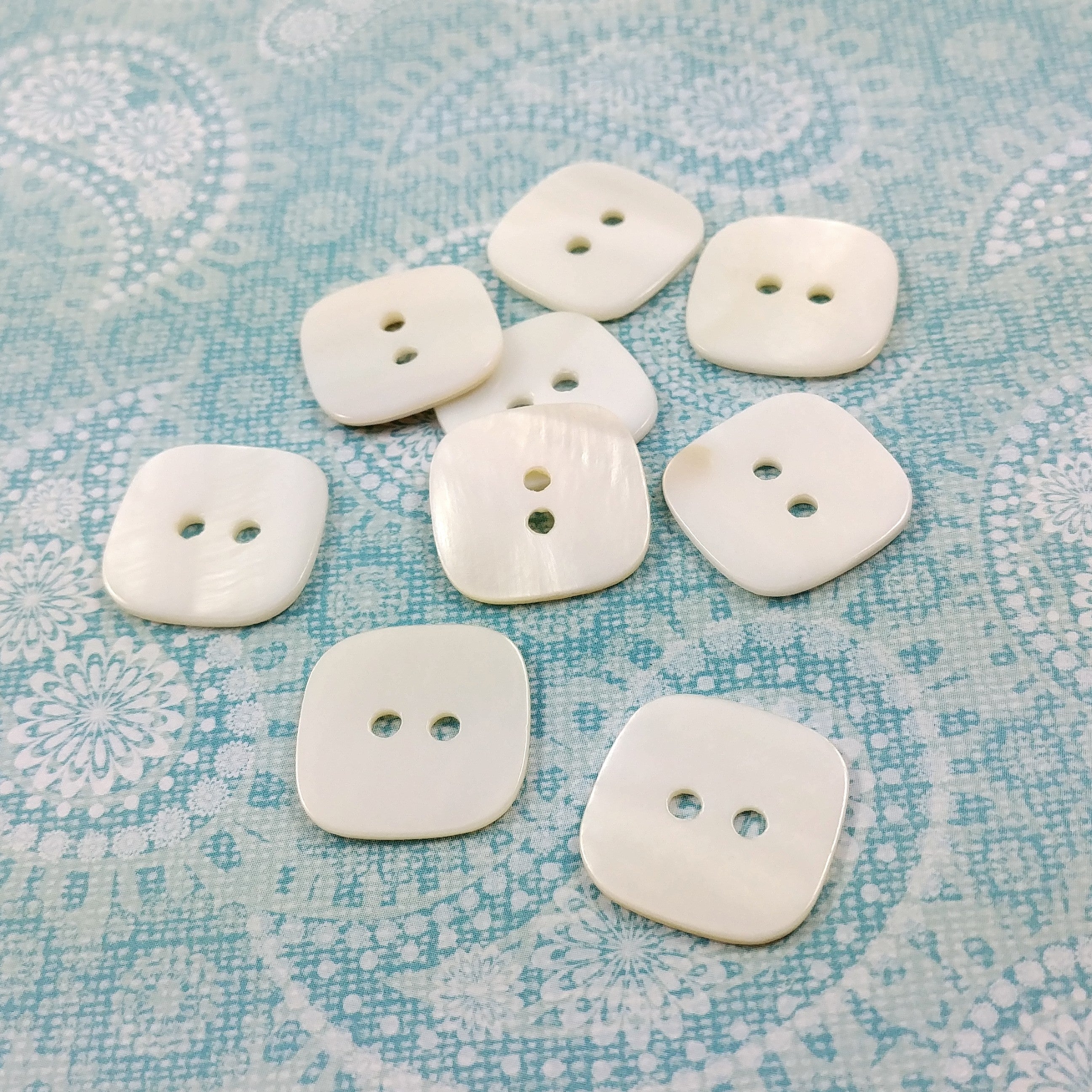 4 Vintage Mother of Pearl Buttons Large Size, 4 Big Mother of Pearl Buttons,  Extra Large Natural Shell Buttons, Oyster Shell Buttons -  Finland