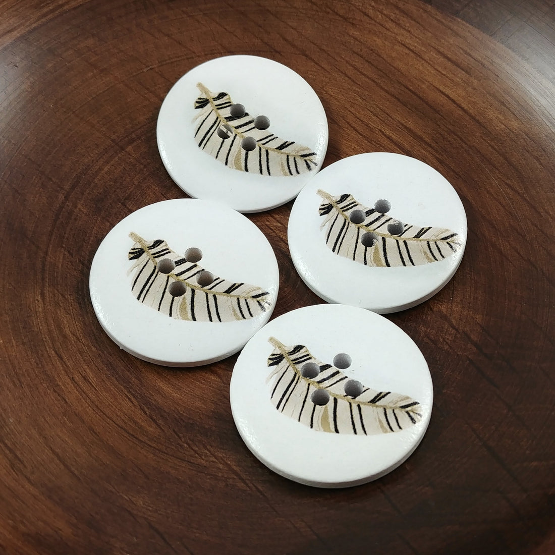 4 Boutons Plumes couleurs variées - lot de boutons en bois 30mm