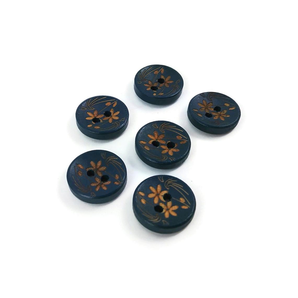 6 boutons de bois marine avec motif de fleurs 15mm