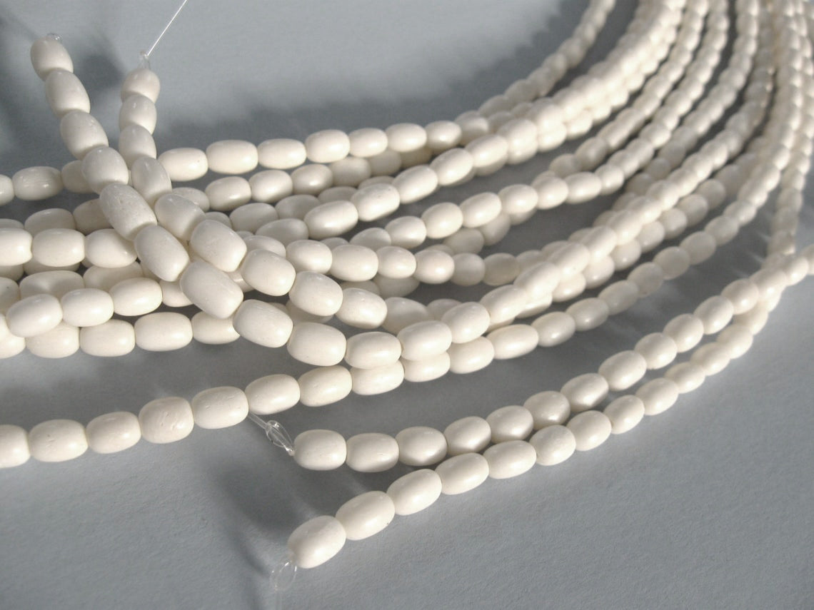Perles ovales en os naturel blanc 7-10mm