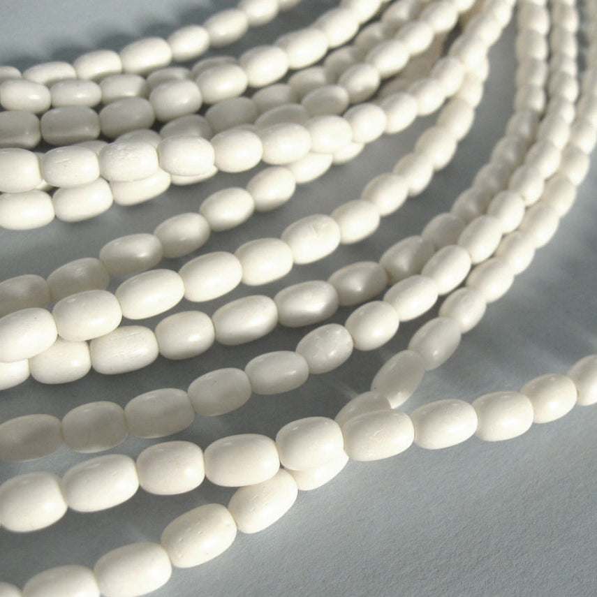 Perles ovales en os naturel blanc 7-10mm