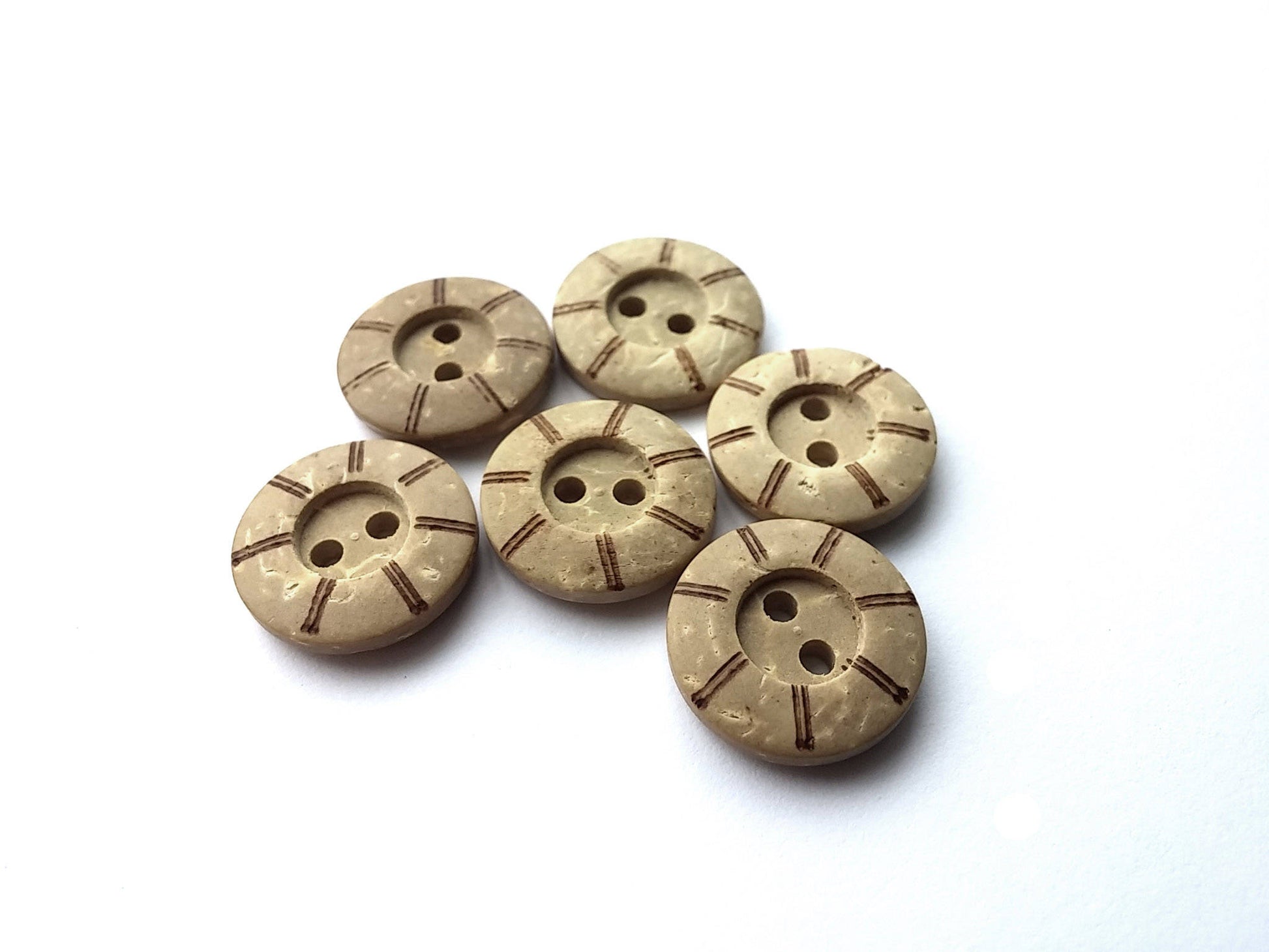 6 Coconut Carved Buttons 15mm - Nautical