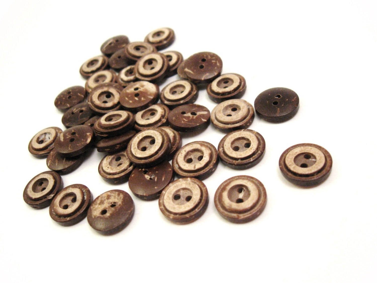 10 Boutons en bois de coco 13 ou 15mm - motif cercle rustique