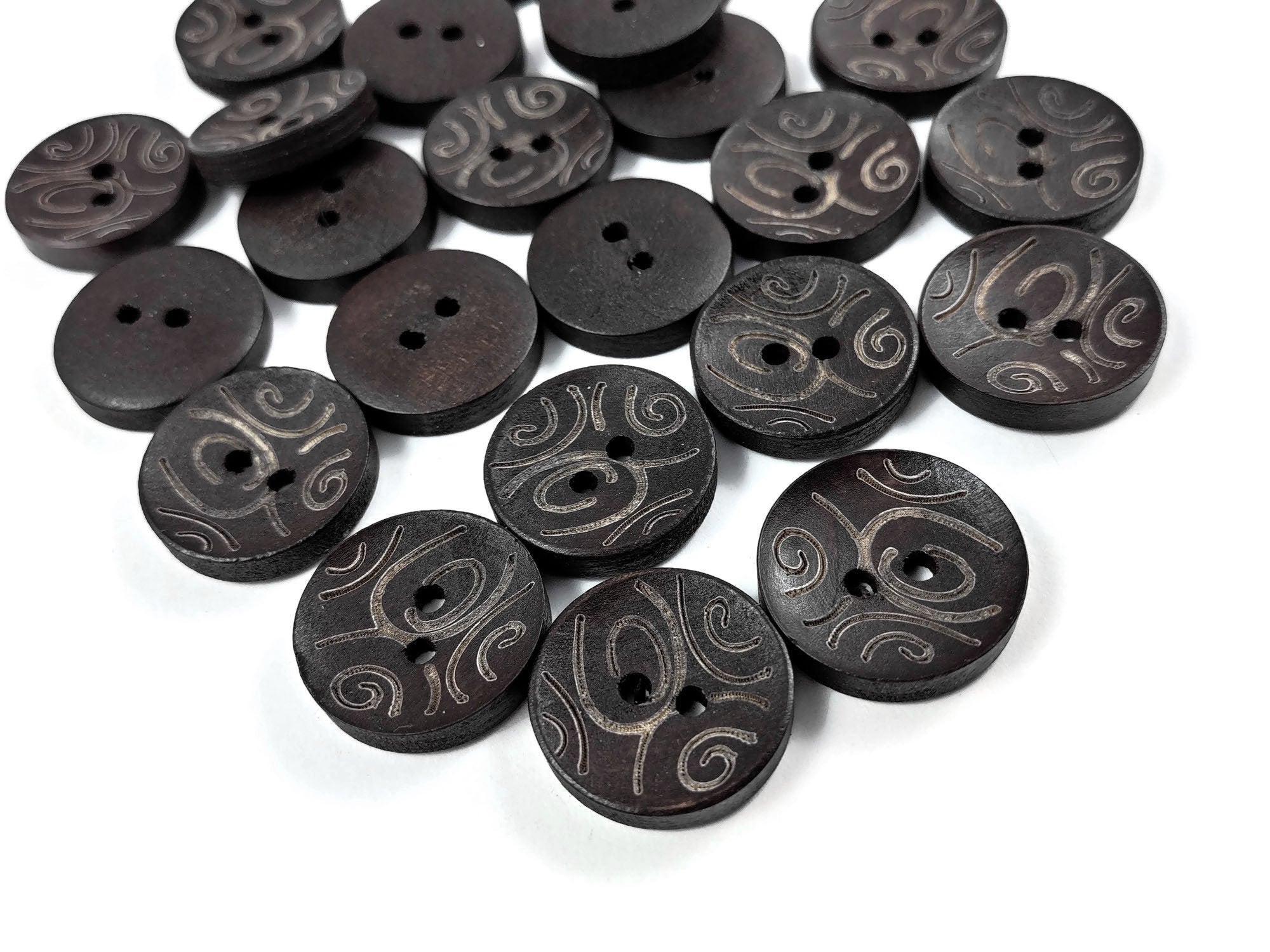 6 dark brown wooden button with tribal pattern 18mm 