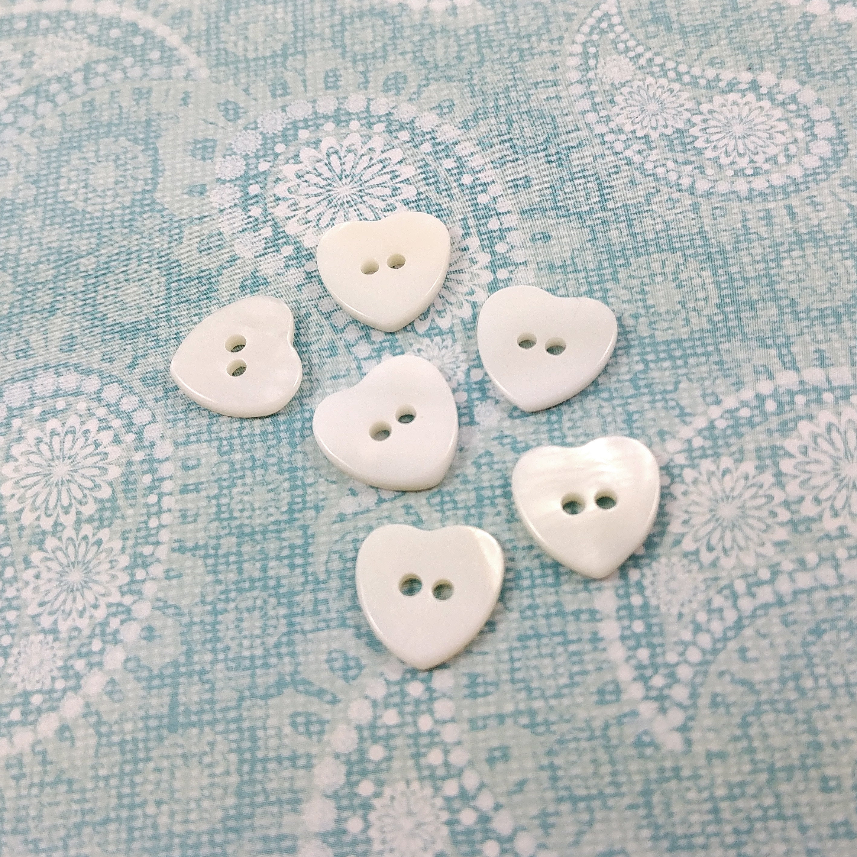 6 White heart buttons - Mother of Pearl Shell Buttons 12mm
