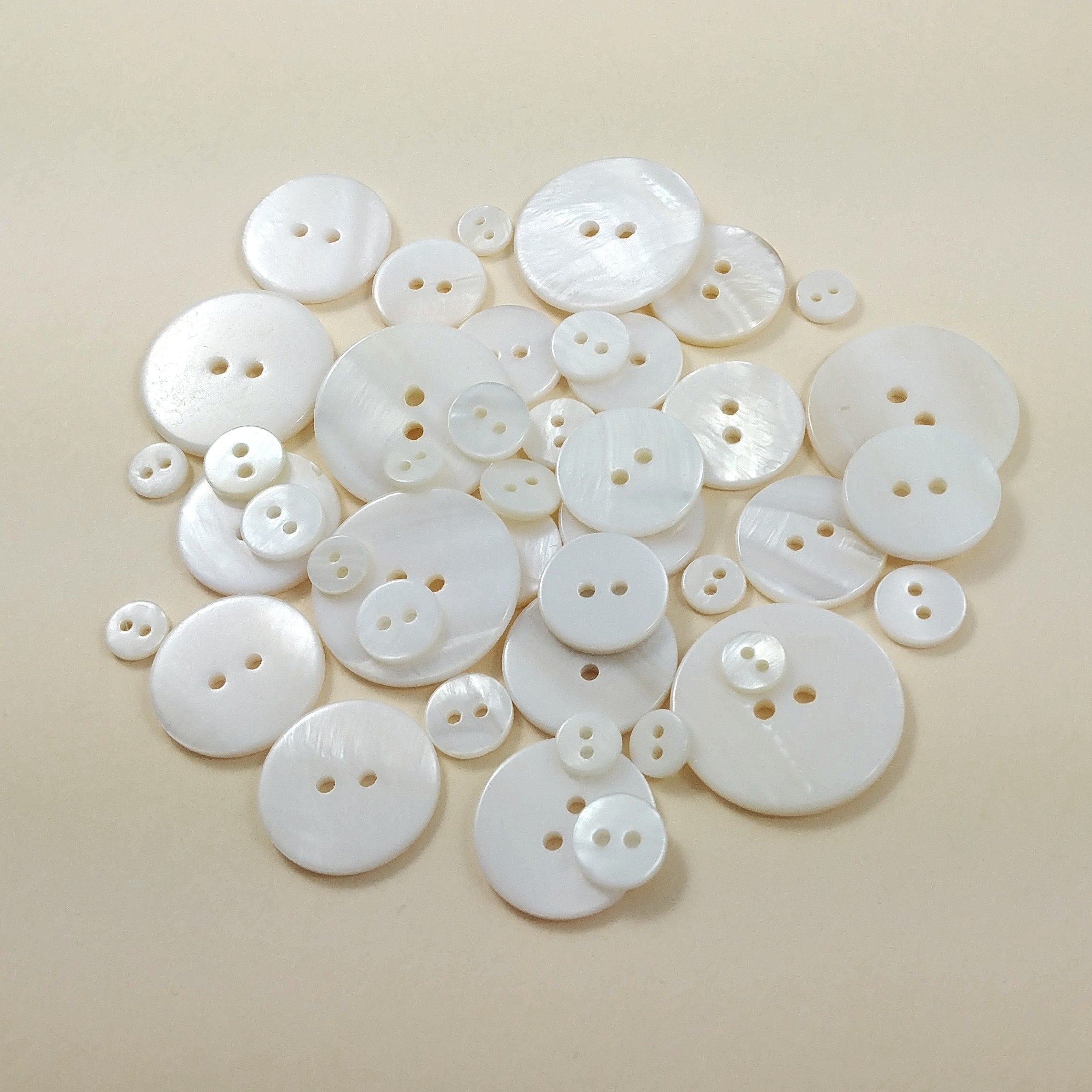 White Genuine Mother of Pearl Buttons Set,22PCS/Pack(16PCS 15mm+6pcs 20MM),2 Holes Bulk Natural Mop Pearl Shell Buttons for DIY Sewing Crafts,Shirts