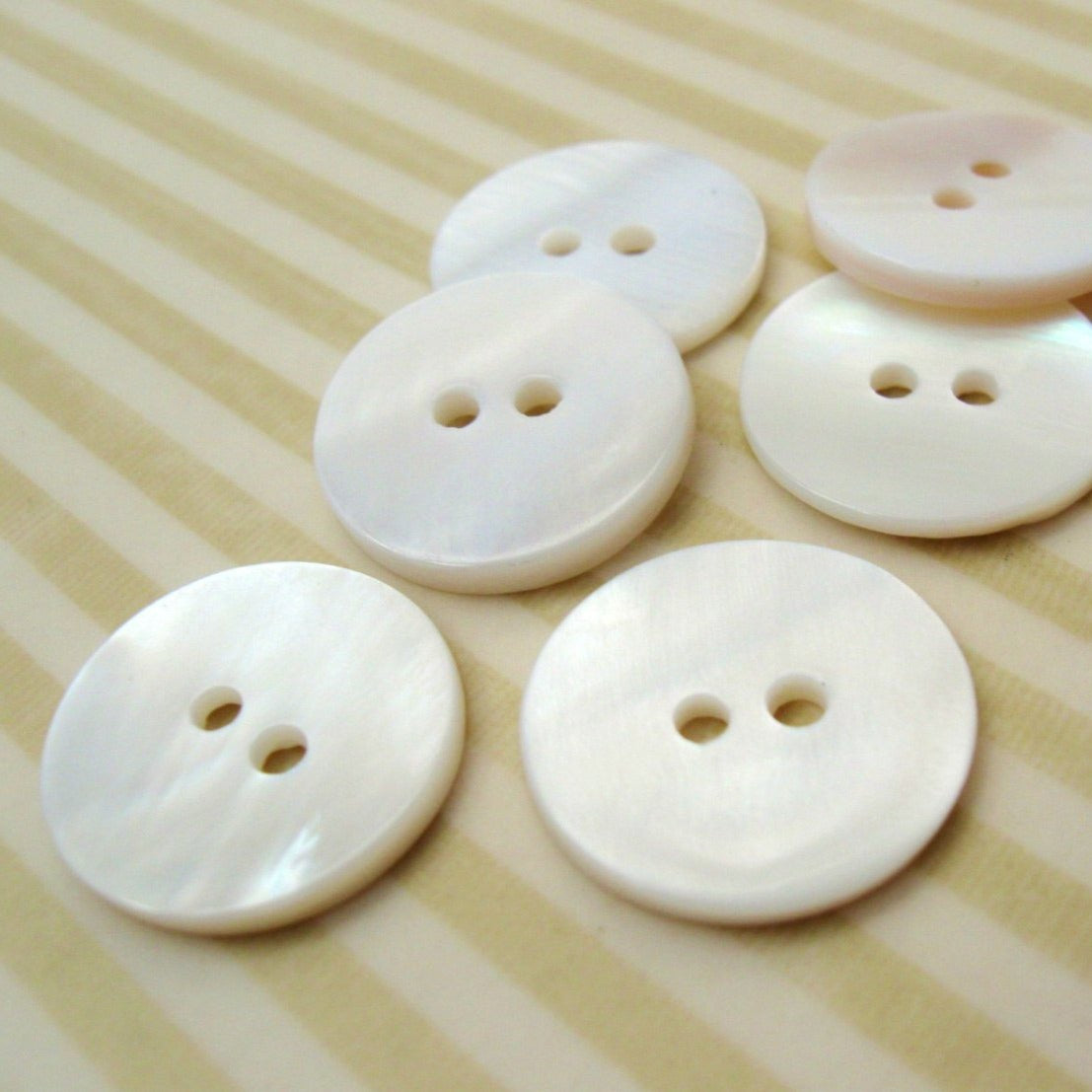 MOP buttons - Mother of Pearl Shell Buttons 18mm - set of 6 eco friendly natural buttons