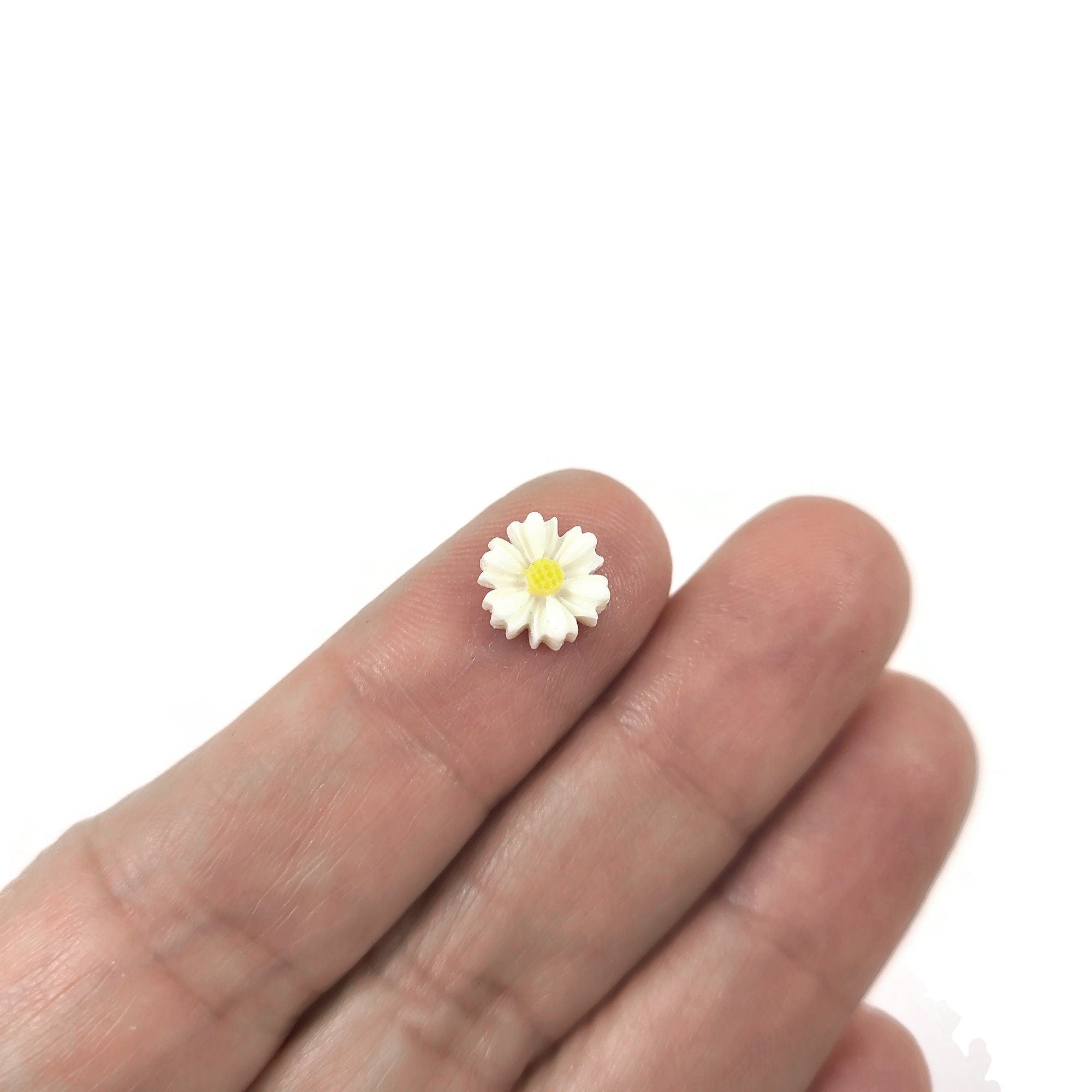 Resin daisy cabochons, Cute white flower embellishments, Flatback cabochons, Bulk pack, Jewelry making supplies