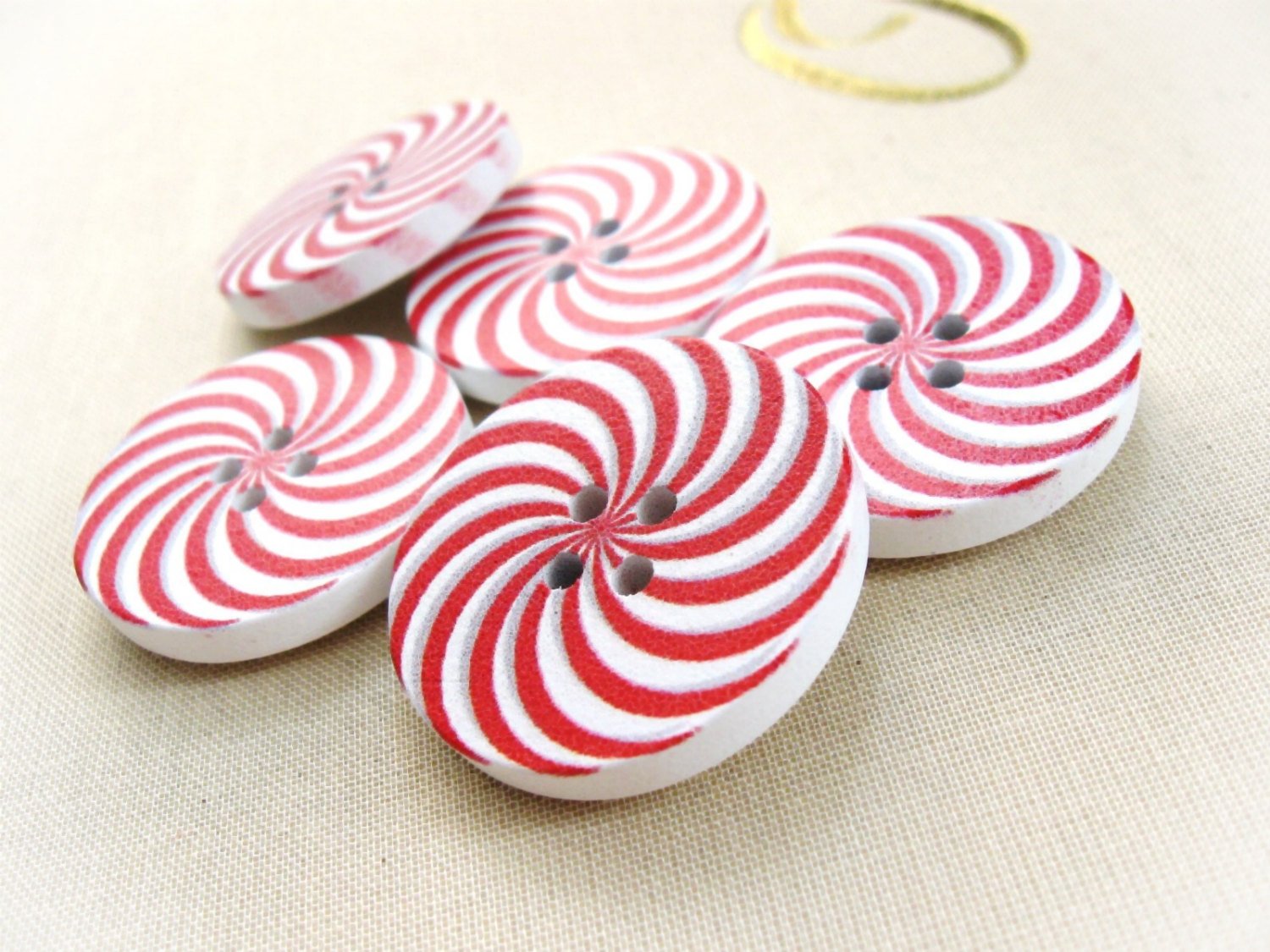 5 Boutons bonbons de Noël rouge et blanc en bois 30mm