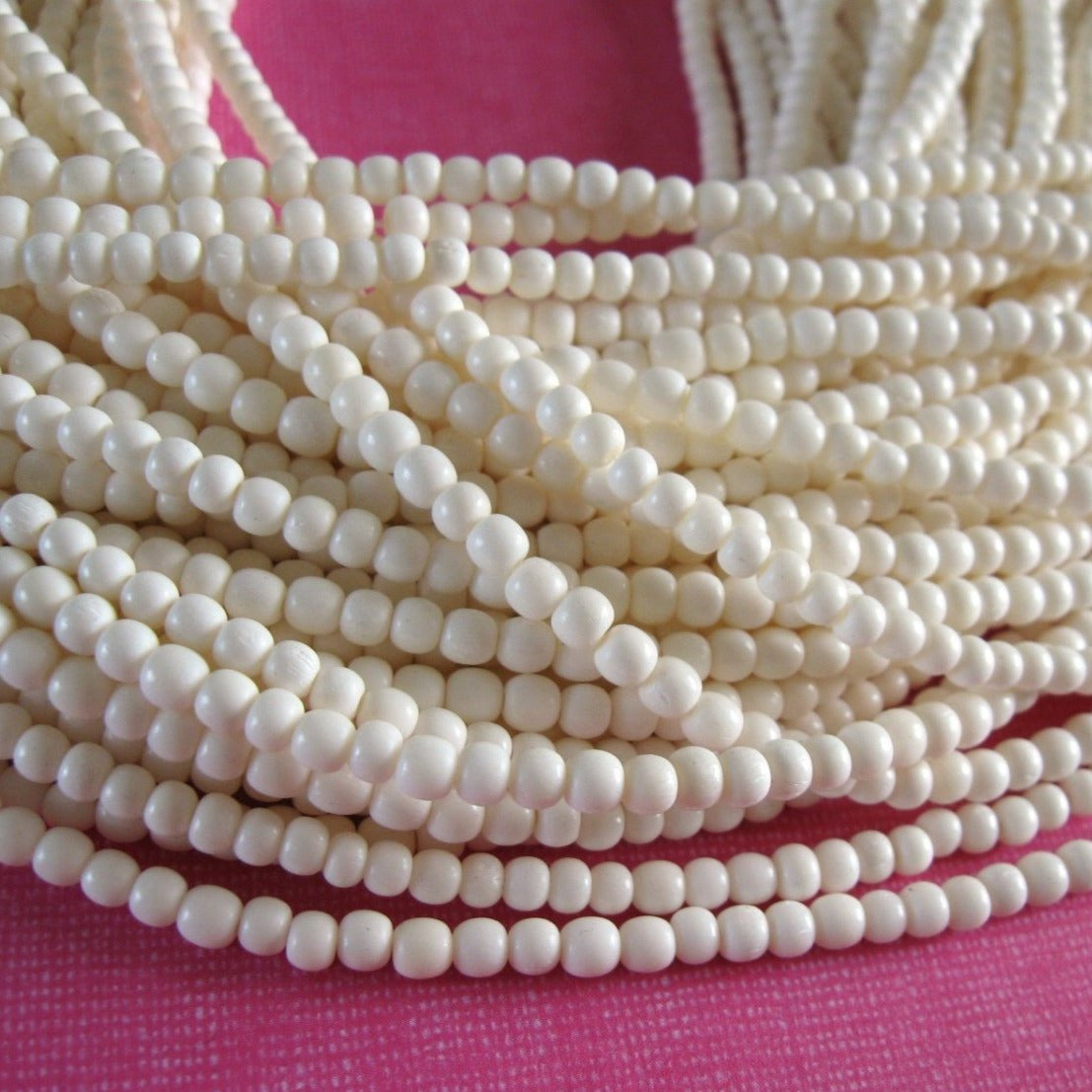100 Perles rondes en os naturel blanc 3-4mm